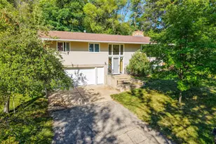 359 Riverview Heights Dr NE, Rochester, MN 55906 - Photo 5