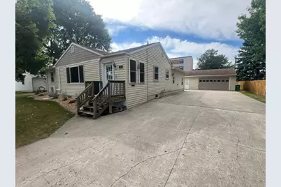 215 Central Avenue, Breckenridge, MN 56520 - Photo 1