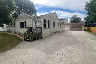 215 Central Ave, Breckenridge, MN 56520 - Photo 1