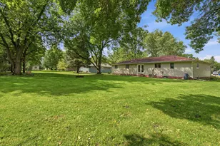 403 9th Ave SW, Wells, MN 56097 - Photo 5