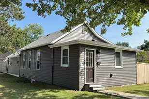 922 Park Ave NW, Bemidji, MN 56601 - Photo 1
