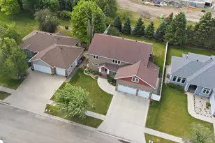 965 18th Ave Cir N, Moorhead, MN 56560 - Photo 1