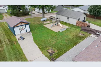 305 E 3rd Street, Minneota, MN 56264 - Photo 7