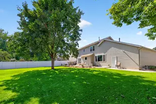 1008 Golfers Ct SE, Rochester, MN 55904 - Photo 3