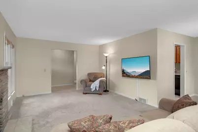 4057 Hampshire Avenue N, Crystal, MN 55427 - Photo 5