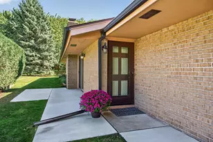 2813 Robinwood Way, Woodbury, MN 55125 - Photo 3