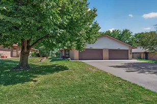 2813 Robinwood Way, Woodbury, MN 55125 - Photo 1