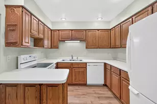 2813 Robinwood Way, Woodbury, MN 55125 - Photo 13