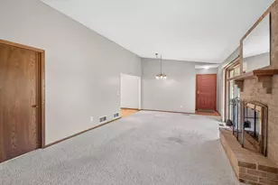 2813 Robinwood Way, Woodbury, MN 55125 - Photo 9