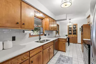 1620 Sumter Ave N, Golden Valley, MN 55427 - Photo 9
