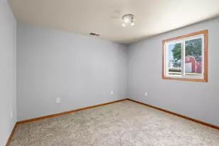 302 Jennifer Ln, Jordan, MN 55352 - Photo 15