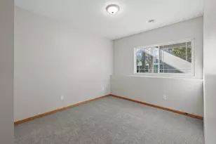 594 Sutherland Dr, Woodbury, MN 55129 - Photo 23
