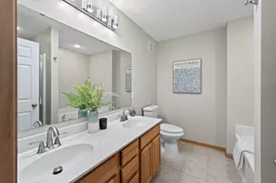594 Sutherland Dr, Woodbury, MN 55129 - Photo 19