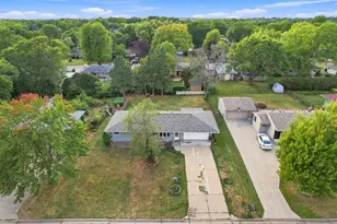 2795 Farrington St, Roseville, MN 55113 - Photo 3