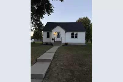 109 1/2 4th Street SW, New Prague, MN 56071 - Photo 1