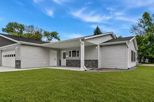 122 Cox Ave SW, Madelia, MN 56062 - Photo 1