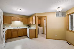 7929 Barrymore Ln, Woodbury, MN 55125 - Photo 13