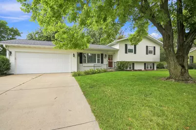 226 16th Street NE, Owatonna, MN 55060 - Photo 1
