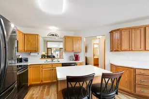 8953 Thomas Ln, Woodbury, MN 55125 - Photo 9