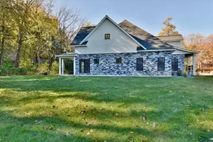 1022 Gardner St E, Wayzata, MN 55391 - Photo 5