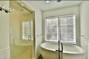 1022 Gardner St E, Wayzata, MN 55391 - Photo 7