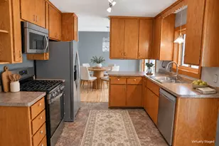 1825 Woodcrest Dr, Saint Paul, MN 55119 - Photo 9
