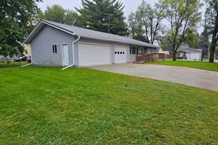 101 9th Ave NW, Pipestone, MN 56164 - Photo 3