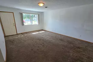 163 Ridgeview Dr, Pipestone, MN 56164 - Photo 5