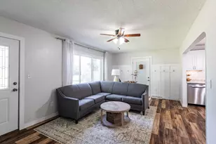 810 Hanson Rd, La Crosse, WI 54603 - Photo 3