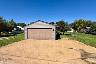 310 Oak Ave SW, Montgomery, MN 56069 - Photo 3