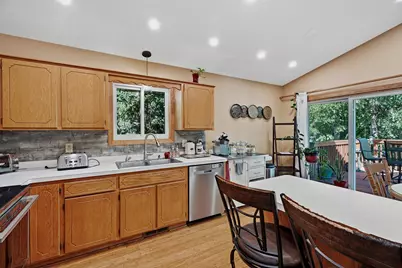 9441 Hames Avenue S, Cottage Grove, MN 55016 - Photo 11