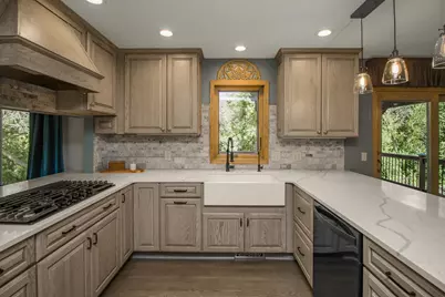 8610 Valley View Court, Chanhassen, MN 55317 - Photo 9