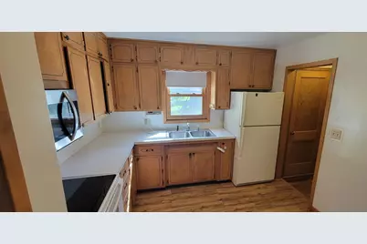 1014 Saint Peter Avenue, Albert Lea, MN 56007 - Photo 3