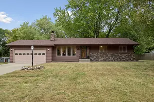 18910 Harrogate Dr, Eden Prairie, MN 55346 - Photo 3