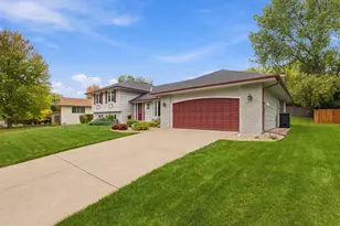 9235 Hyland Creek Rd, Bloomington, MN 55437 - Photo 5