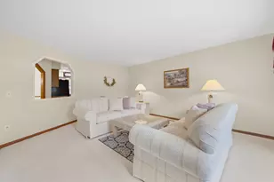 9235 Hyland Creek Rd, Bloomington, MN 55437 - Photo 9