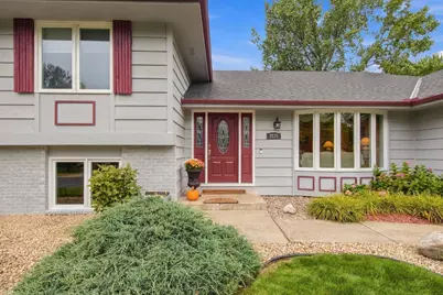 9235 Hyland Creek Road, Bloomington, MN 55437 - Photo 5