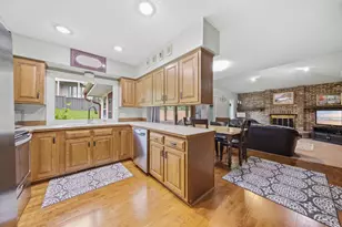 9235 Hyland Creek Rd, Bloomington, MN 55437 - Photo 15
