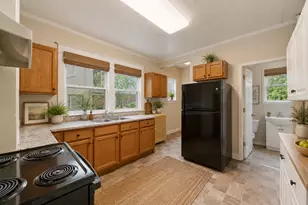 985 5th St E, Saint Paul, MN 55106 - Photo 9