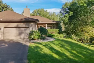 7089 Crowne Oak Rd, Eden Prairie, MN 55344 - Photo 9