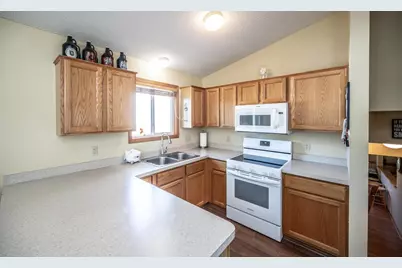 15288 Chokecherry Avenue, Rosemount, MN 55068 - Photo 9
