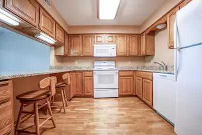 1801 Becker Avenue SE #102, Willmar, MN 56201 - Photo 5