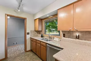 15509 Holdridge Rd E, Wayzata, MN 55391 - Photo 17