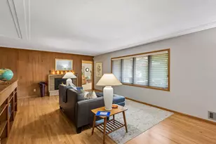 15509 Holdridge Rd E, Wayzata, MN 55391 - Photo 9