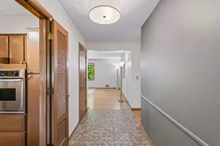 15509 Holdridge Rd E, Wayzata, MN 55391 - Photo 7