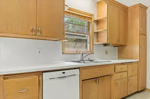 6193 49th St N, Oakdale, MN 55128 - Photo 11