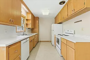 6193 49th St N, Oakdale, MN 55128 - Photo 9