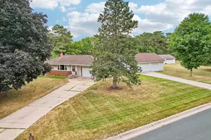 2804 Beam Ln, Eagan, MN 55121 - Photo 3