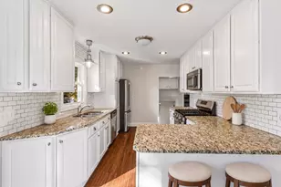 13421 Arthur St W, Minnetonka, MN 55305 - Photo 7
