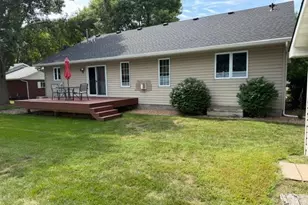 714 E Crescent Ln, Litchfield, MN 55355 - Photo 3